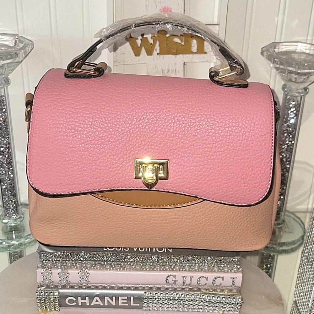 NWT Vegan Leather bag👑